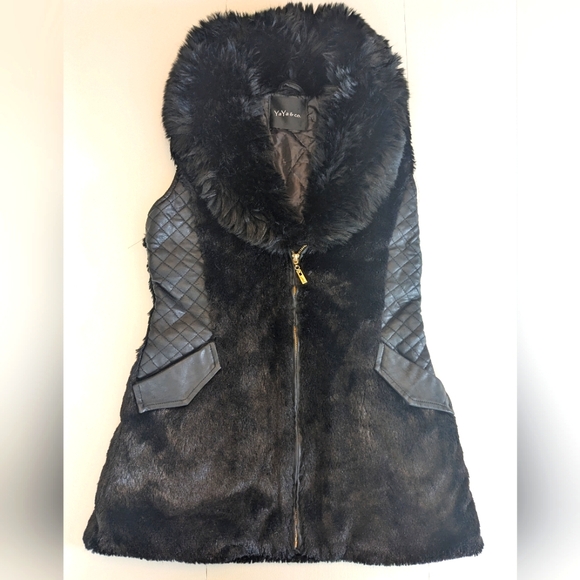 YAYA & CO Faux Fur Vest - Picture 1 of 7